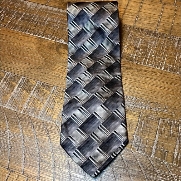 Pronto Uomo Black and Gray Geometric Silk Tie - Picture 1 of 7